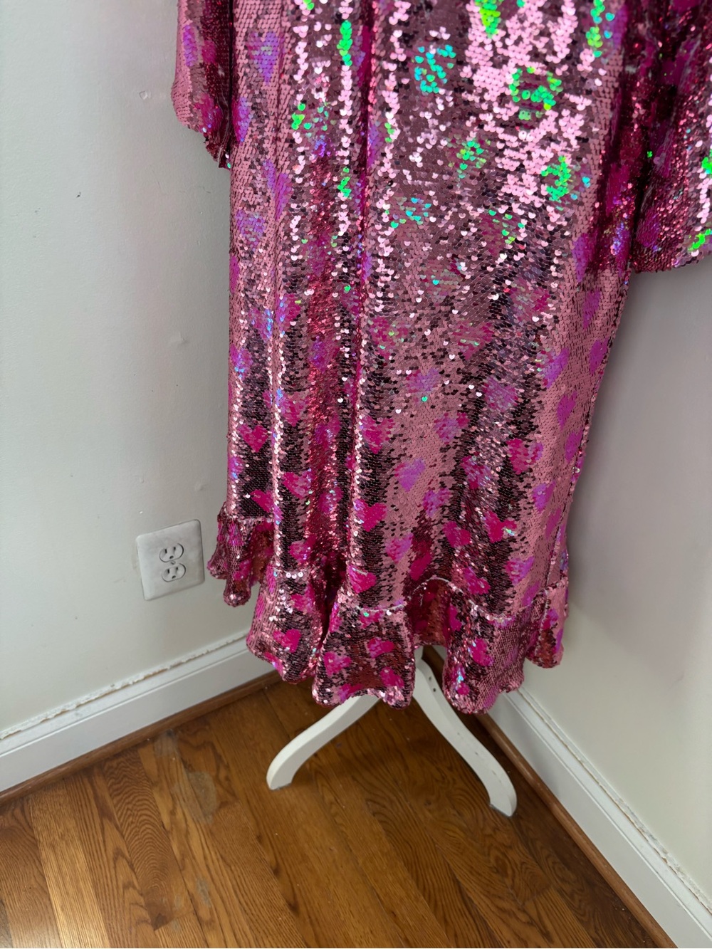 Ivy City Co Evelyn Dress features With all-over Pink Sequin Heart Pattern Size X - Picture 6 of 12
